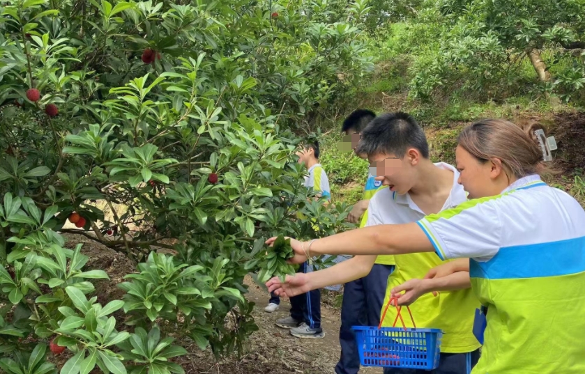 <span>校区环境</span>